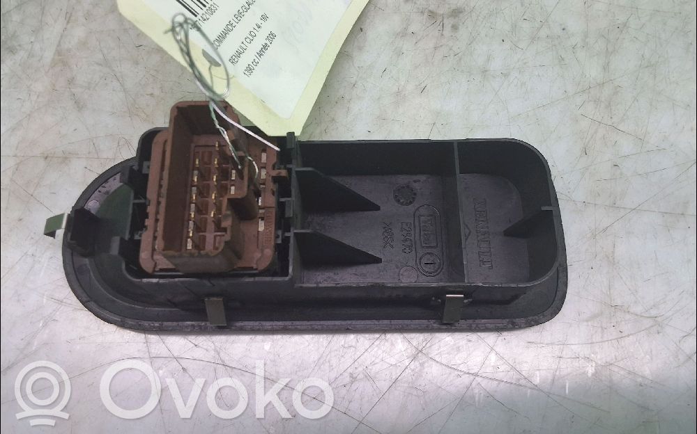 Renault Clio III Electric window control switch 