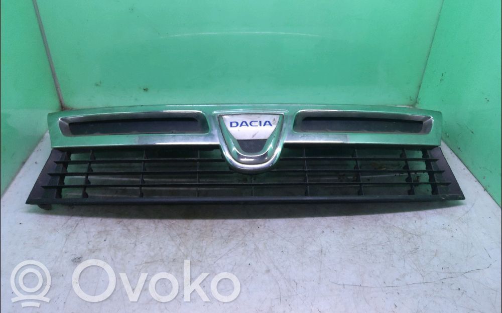 Dacia Duster Etupuskurin ylempi jäähdytinsäleikkö 