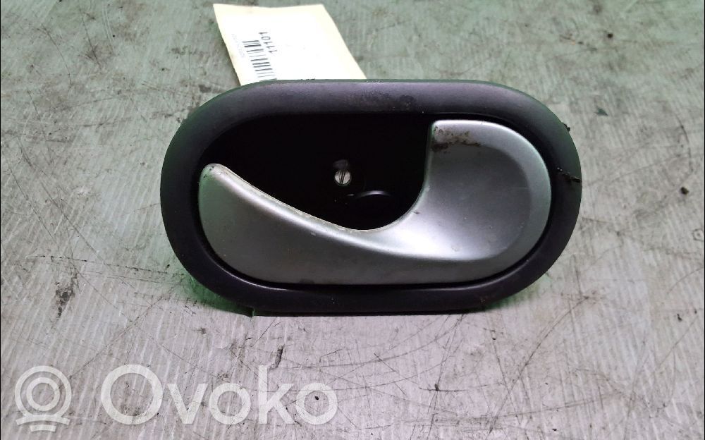 Renault Clio III Manecilla interna puerta delantera 