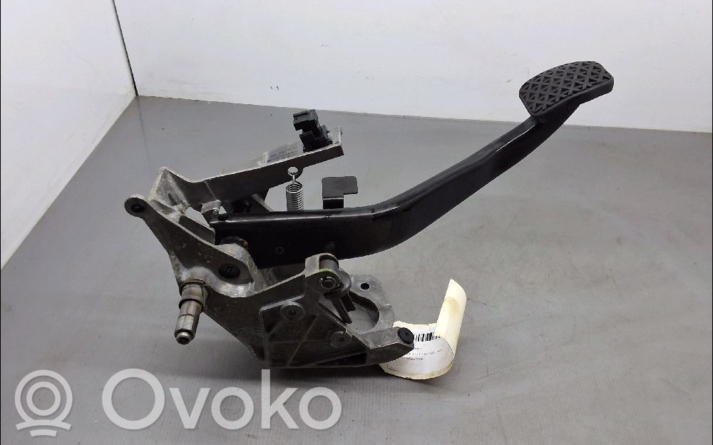 BMW 1 E81 E87 Stabdžių pedalas 