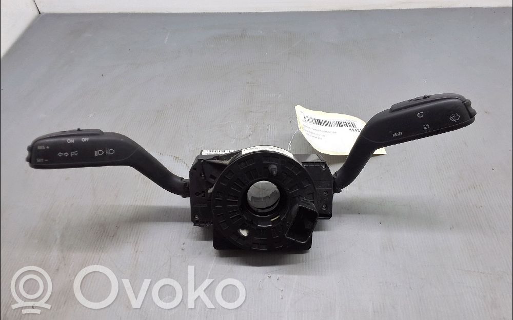 Skoda Fabia Mk2 (5J) Wiper turn signal indicator stalk/switch 