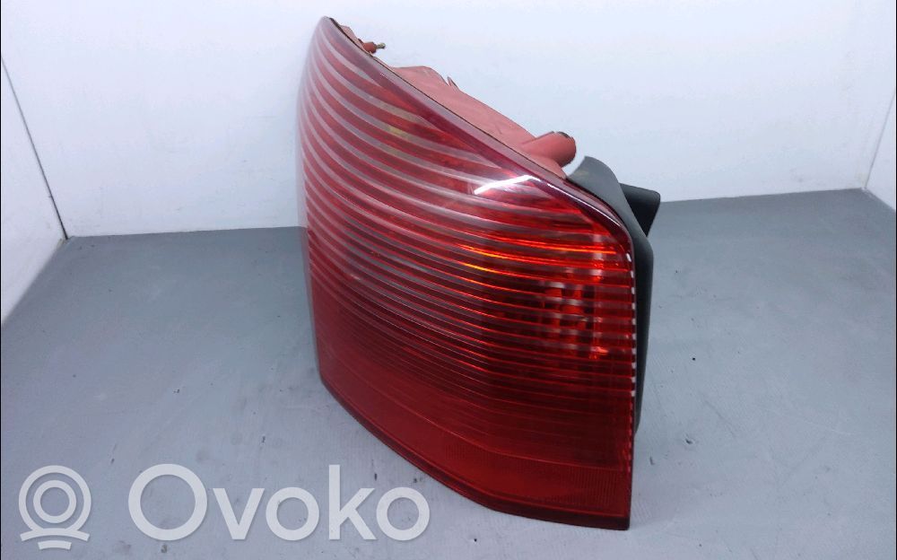 Peugeot 407 Aizmugurējais lukturis virsbūvē 