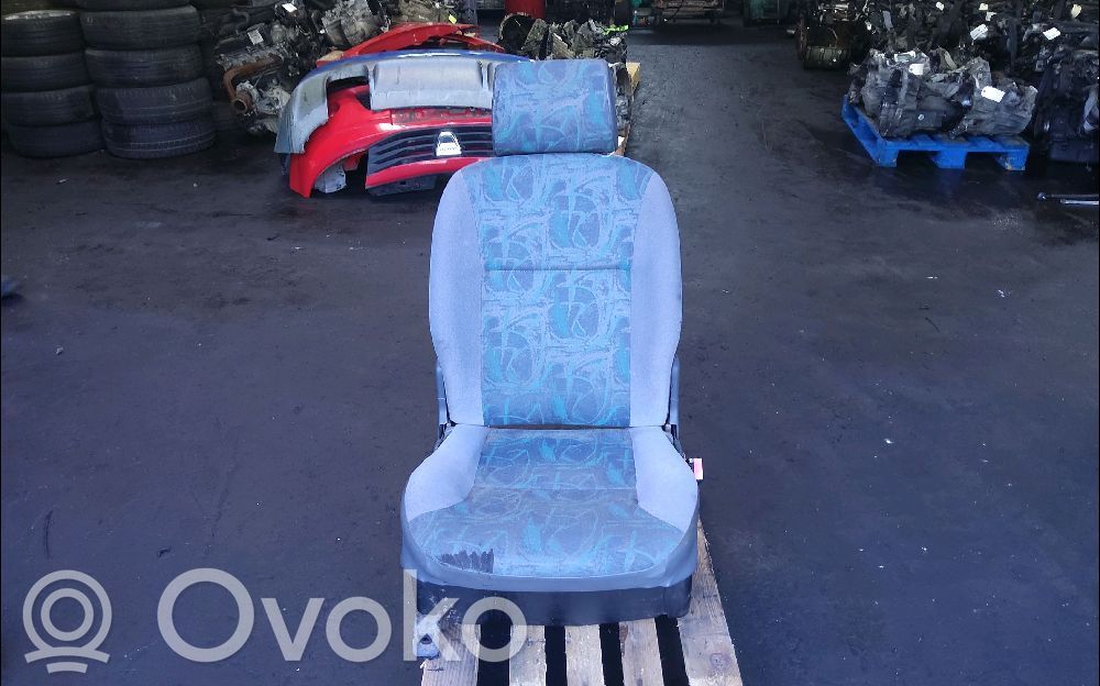 Etumatkustajan istuin   8904FY