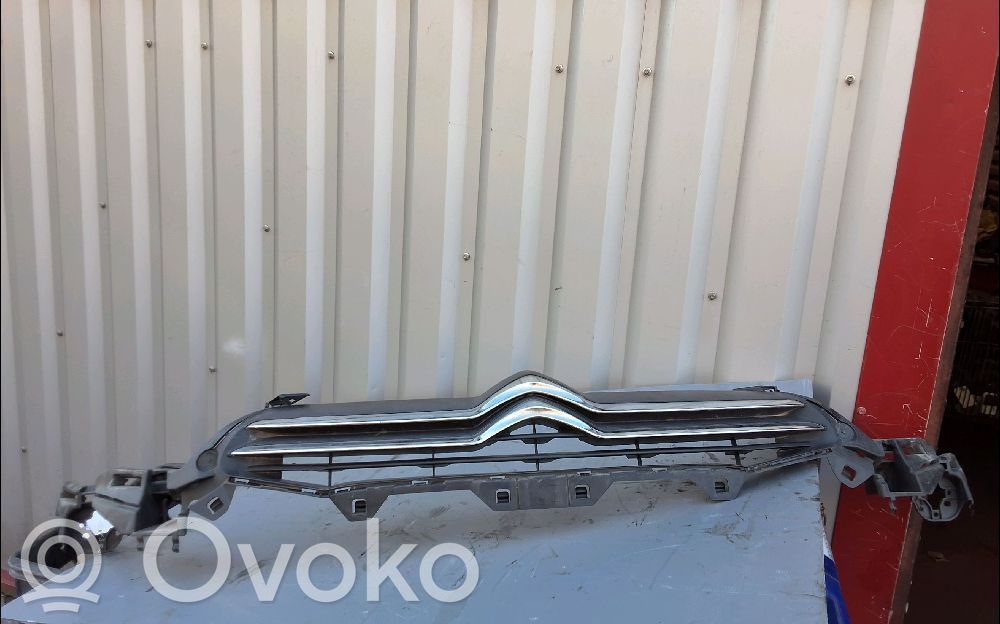 Citroen C4 II Grille calandre supérieure de pare-chocs avant 