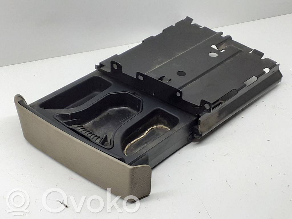 Chrysler Voyager Auton tuhkakuppi 