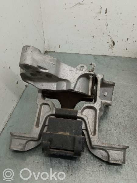 Mazda CX-3 Engine mount bracket 