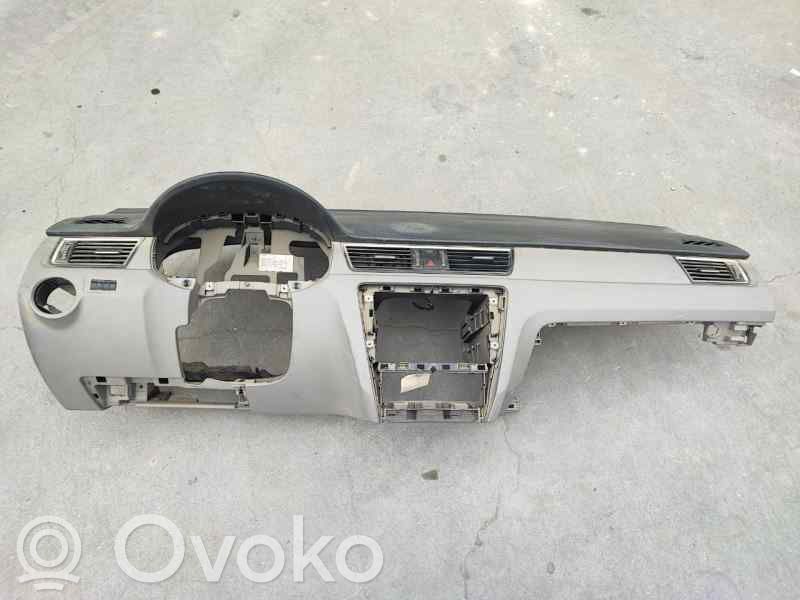 Seat Toledo II (1M) Deska rozdzielcza 