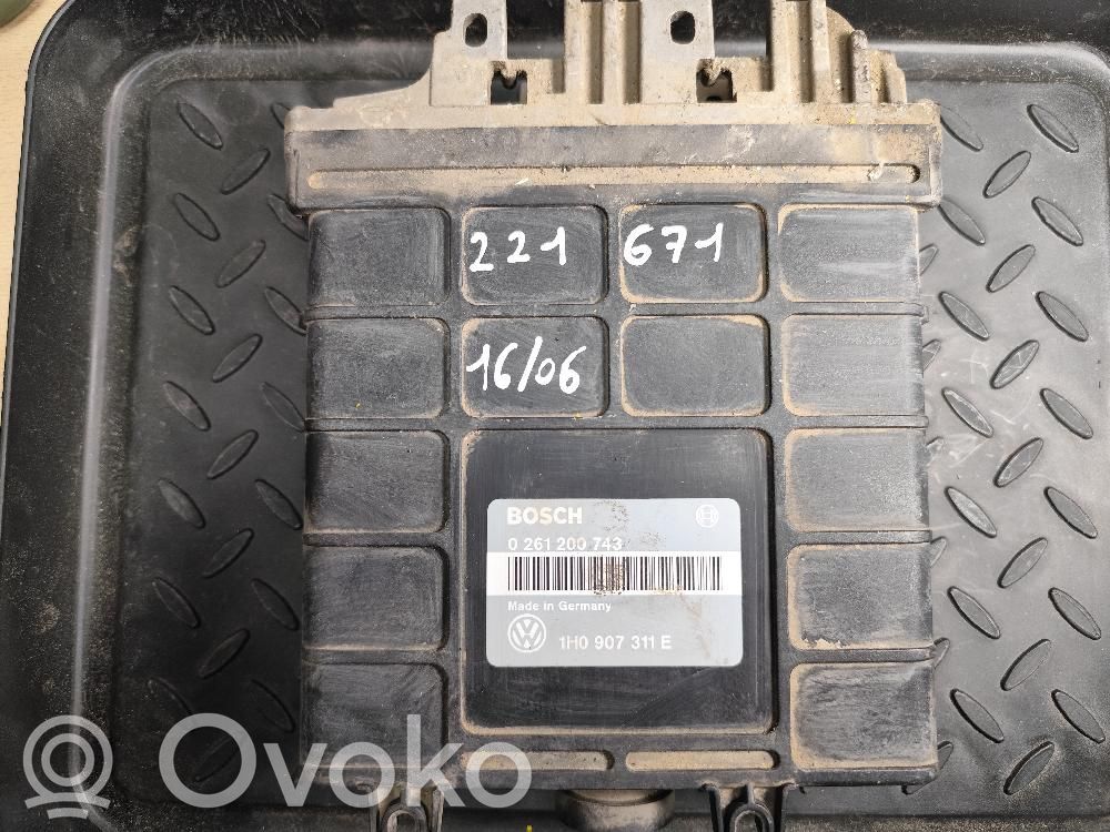 Volkswagen Golf III Engine control unit/module 