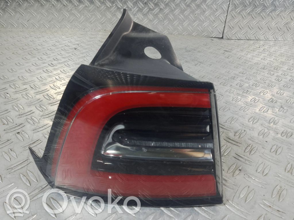 Tesla Model 3 Takavalot 