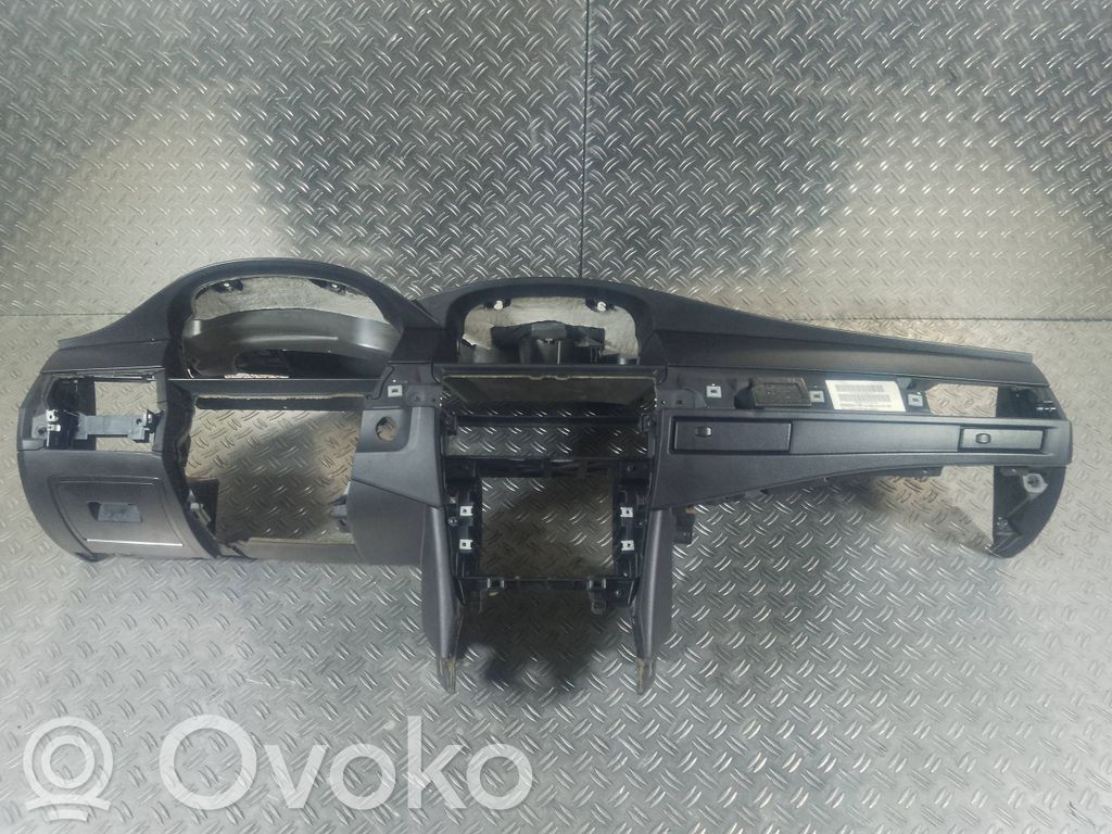 BMW 5 E60 E61 Dashboard 