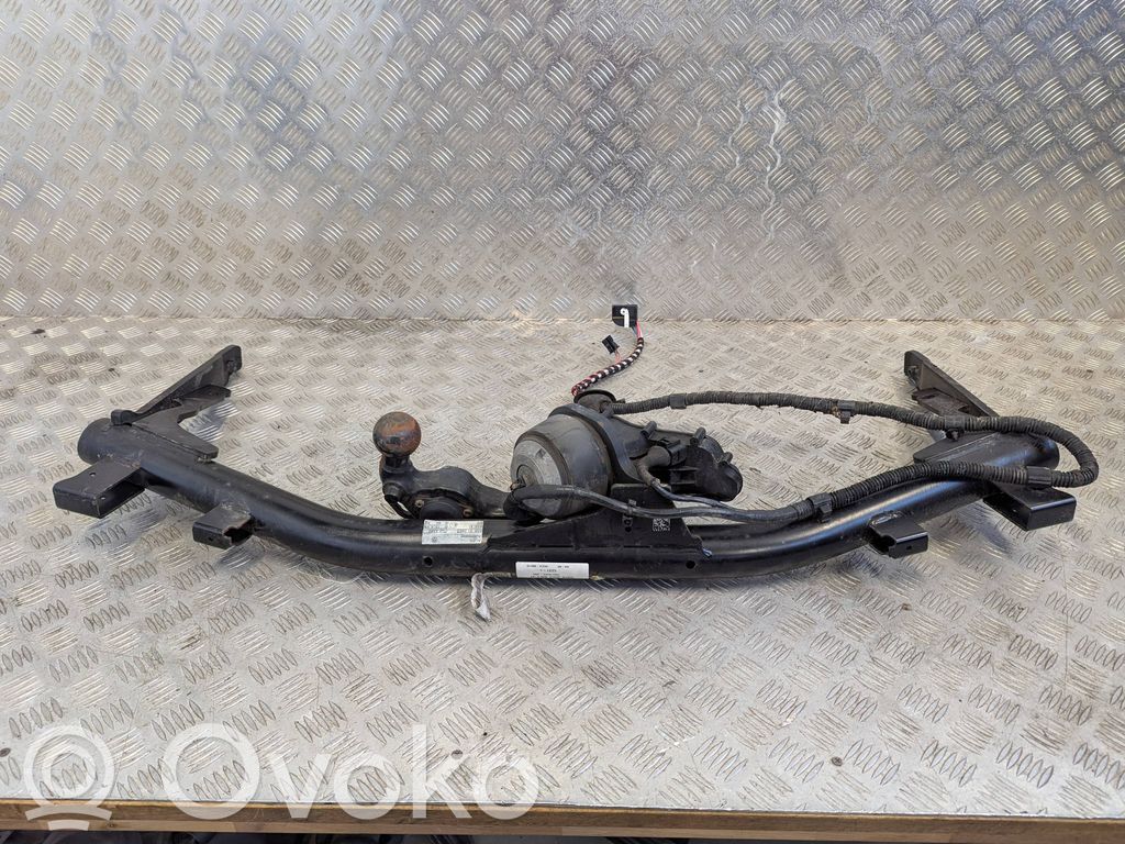 Volkswagen Golf VIII Hak holowniczy / Komplet 