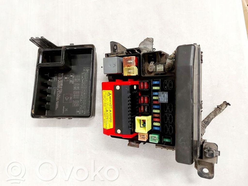 Mitsubishi Endeavor Fuse box set 