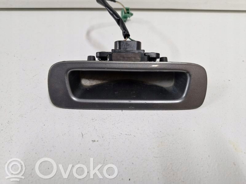 Tailgate/boot open switch button