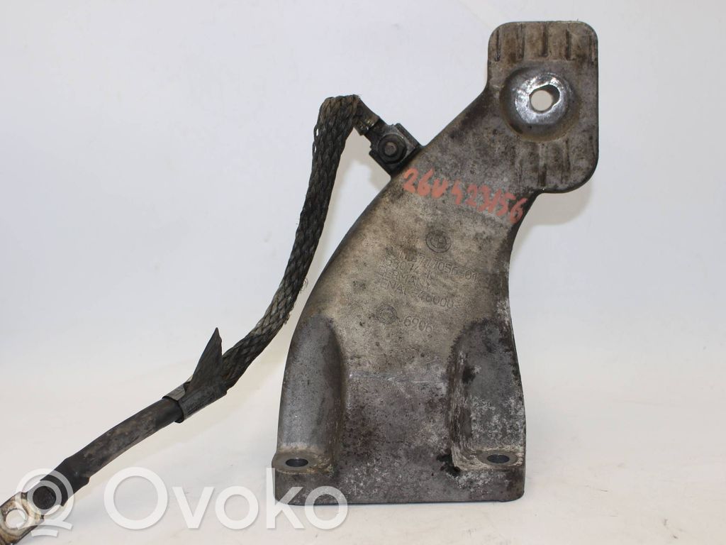 BMW 5 E60 E61 Engine mounting bracket 