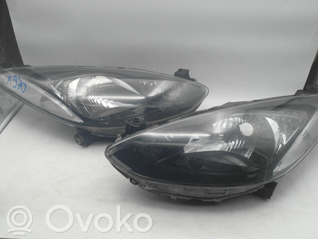 Mazda 2 Headlight/headlamp 