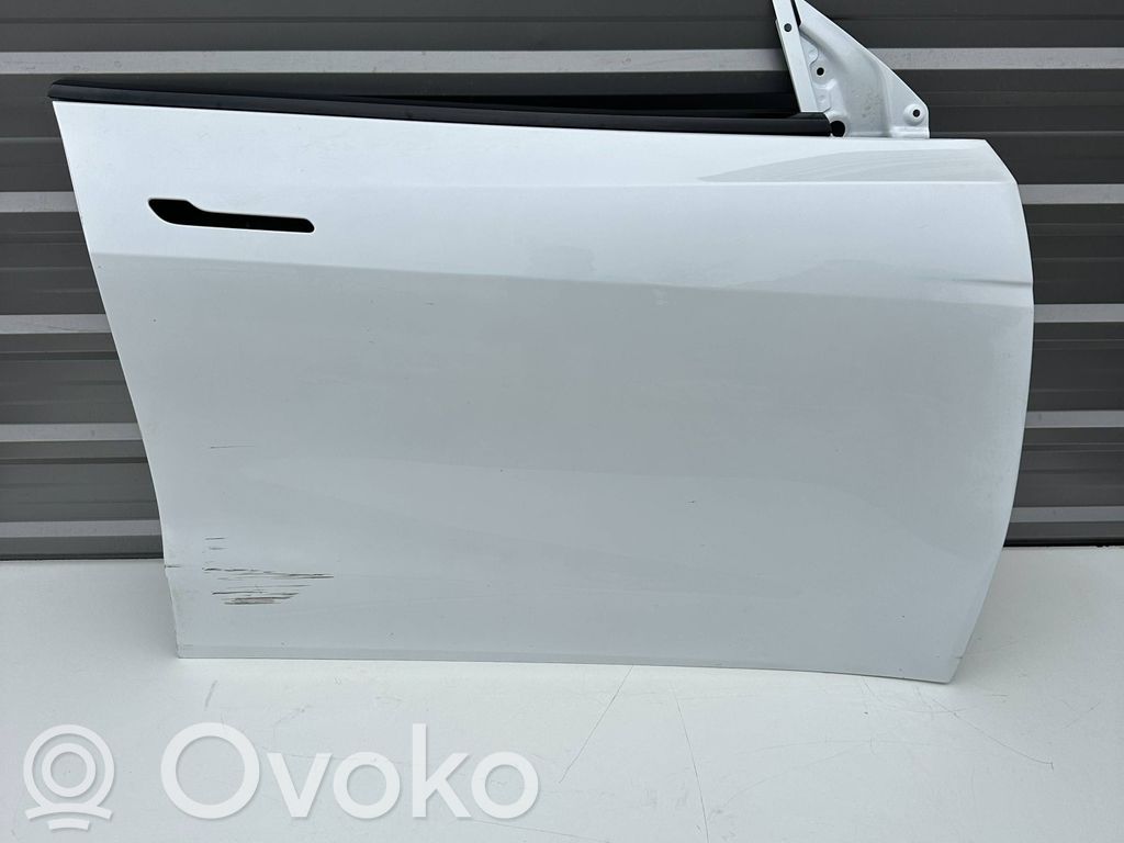Tesla Model Y Durvis 