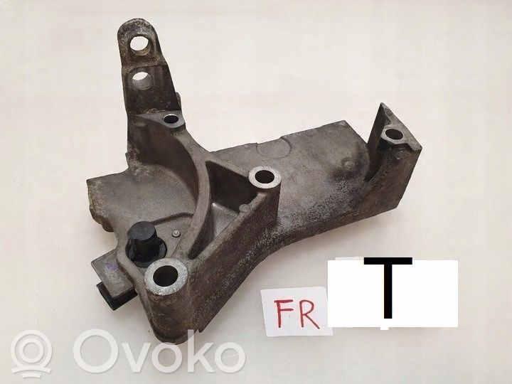 Renault Megane III Engine mounting bracket 
