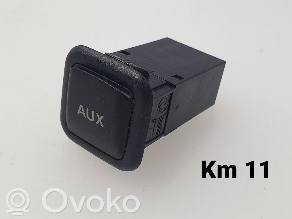 Gniazdo / Złącze AUX   8J0035475,C50062,A05711