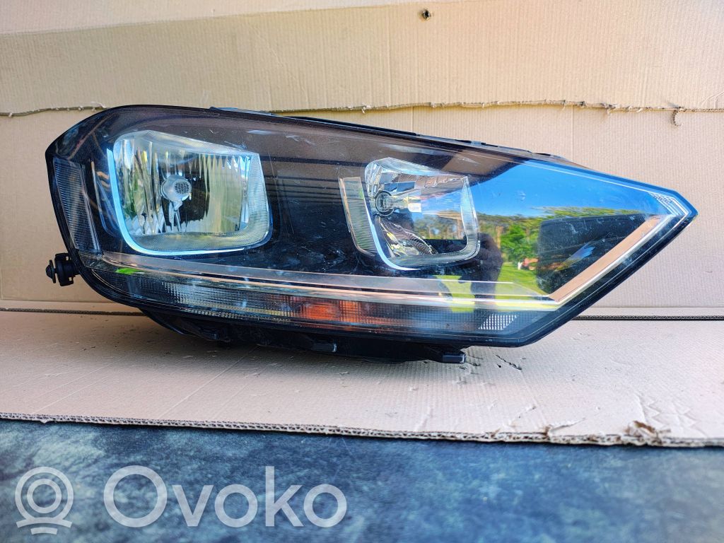 Volkswagen Golf Sportsvan Lampa przednia 