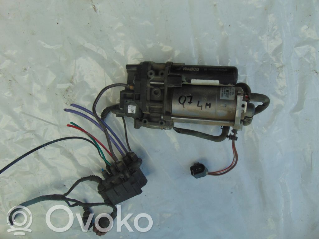 Audi Q7 4M Air suspension compressor/pump 