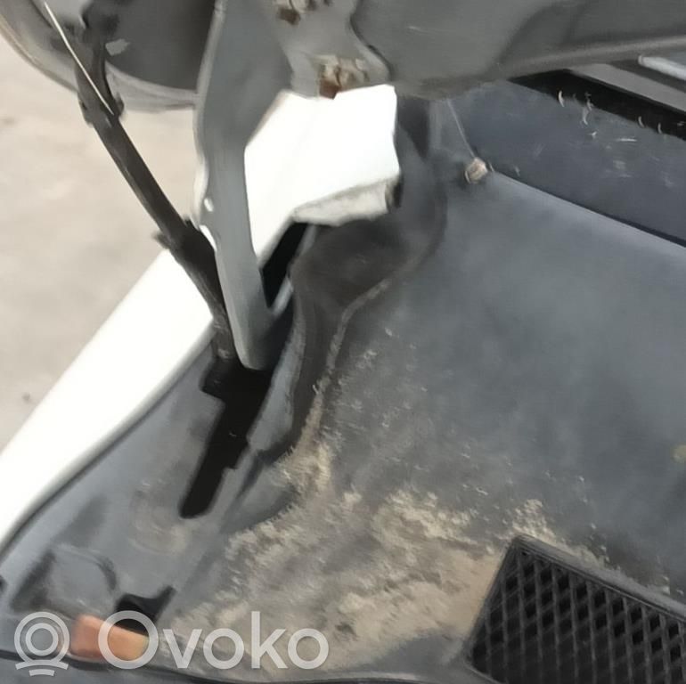 Engine bonnet/hood hinges