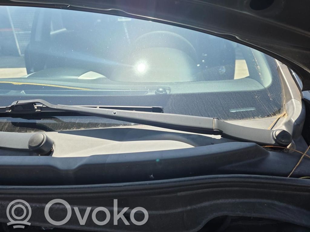 Front wiper blade arm