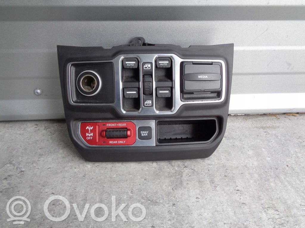 Tailgate/trunk/boot open switch