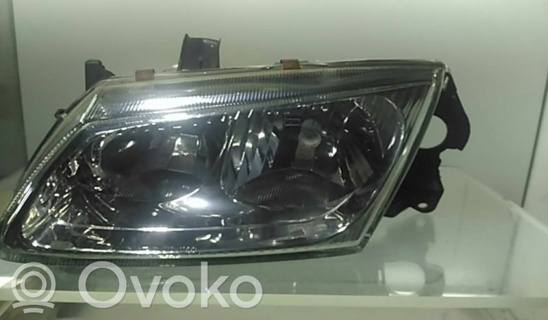 Nissan Almera N16 Priekinis žibintas 