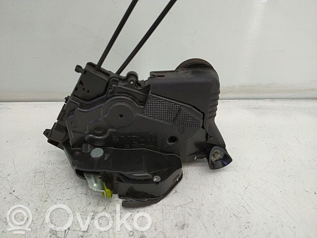 Toyota Yaris Front door lock 