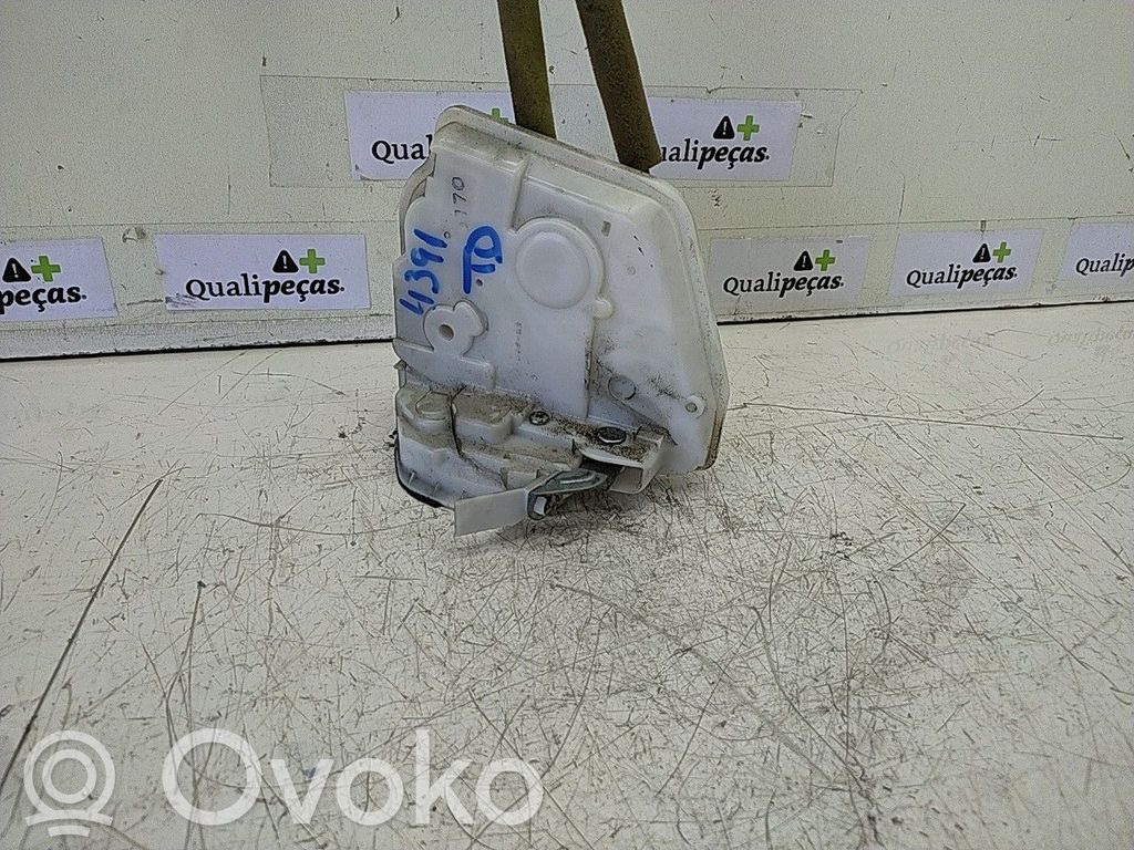 Rear door lock   8D11,A0325