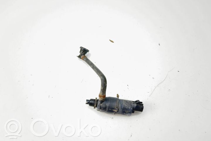 Windscreen/windshield washer pump   11672