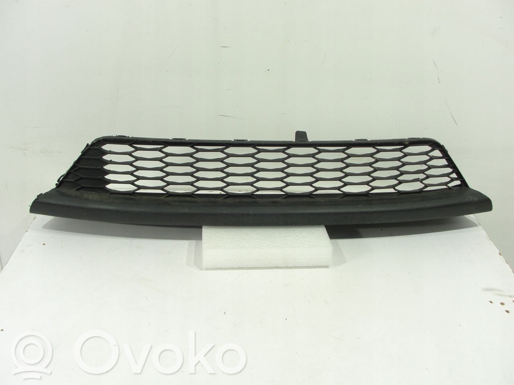 Honda Jazz Etupuskurin reuna 