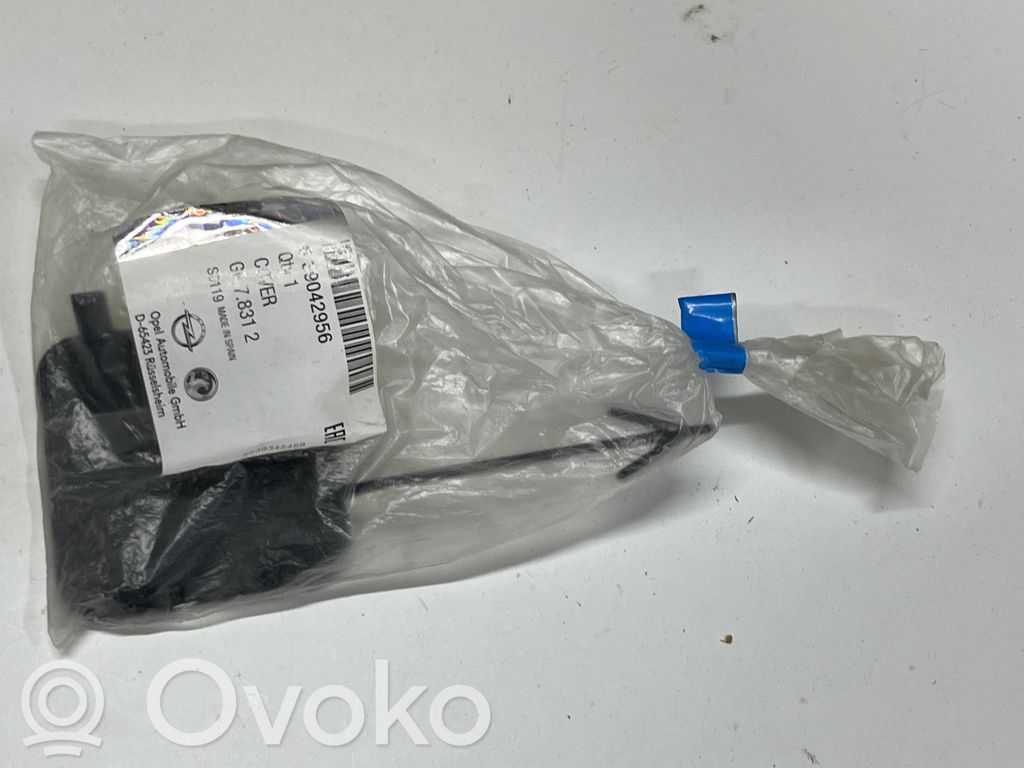 Opel Corsa E Zaślepka haka holowniczego zderzaka tylnego 