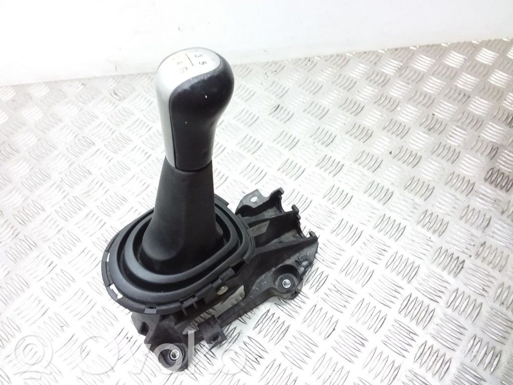Toyota Yaris Lewarek zmiany biegów / górny 
