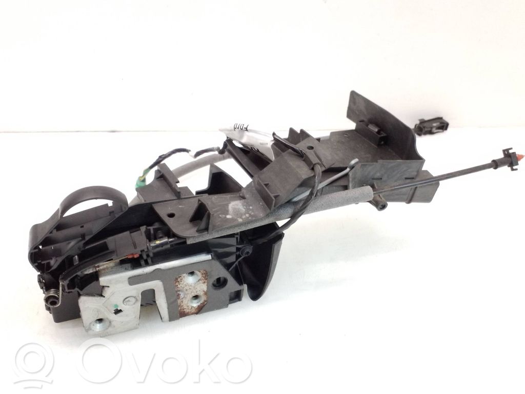 Ford Focus Priekšpusē slēdzene 