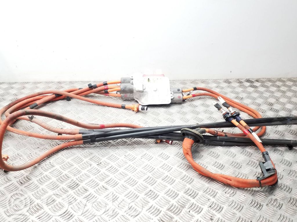 Tesla Model X Jännitteenmuunnin/vaihtosuuntaaja 