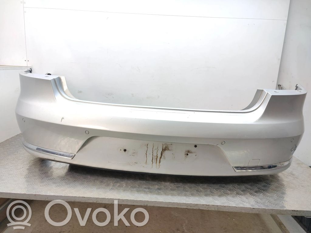 Volkswagen PASSAT B7 Parachoques 