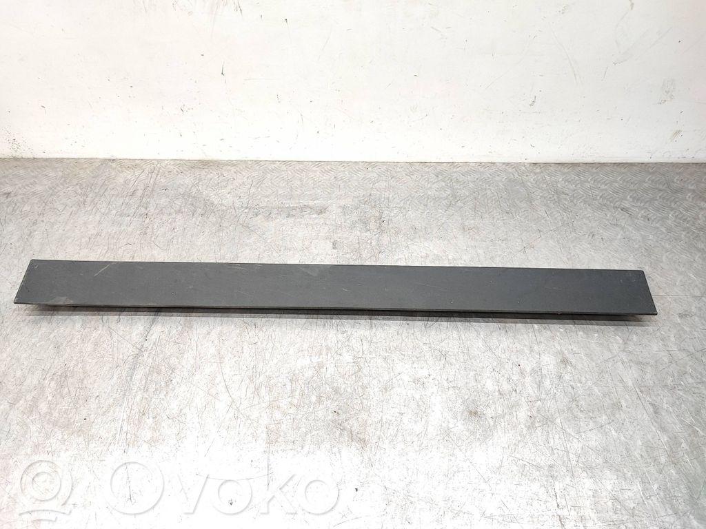 Polestar 2 Etuoven lista (muoto) 