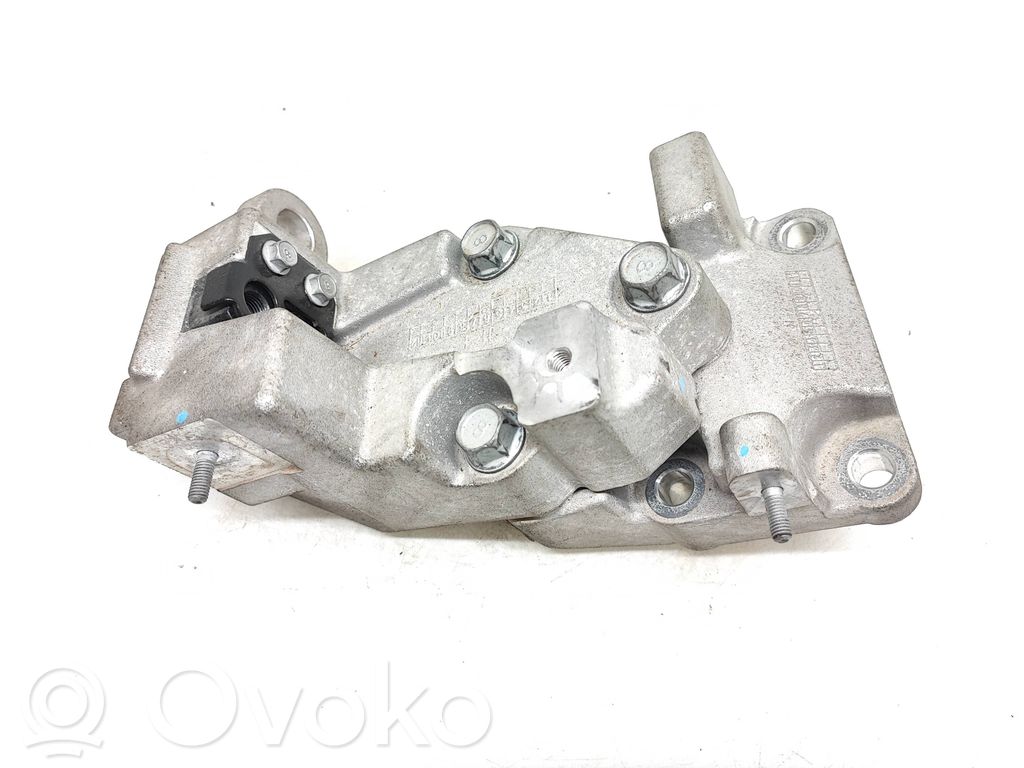 Engine mounting bracket   8DA6