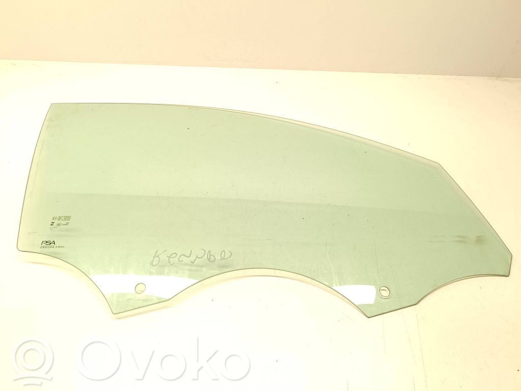 Opel Corsa F Szyba drzwi przednich 