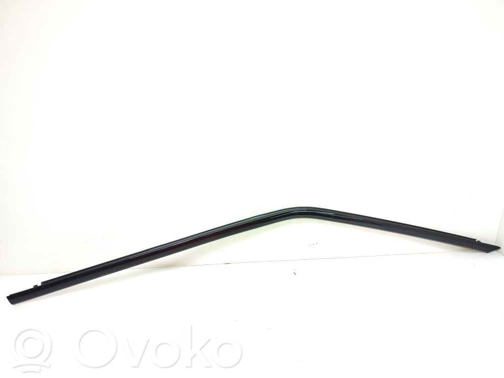 Volvo XC40 Listwa / Uszczelka szyby drzwi przednich