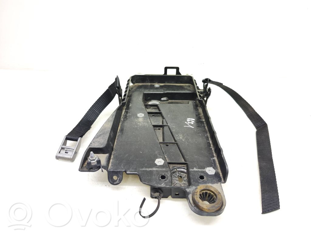 Battery bracket   32219128,8889230016,31692980,32132633,888877652,8889229988