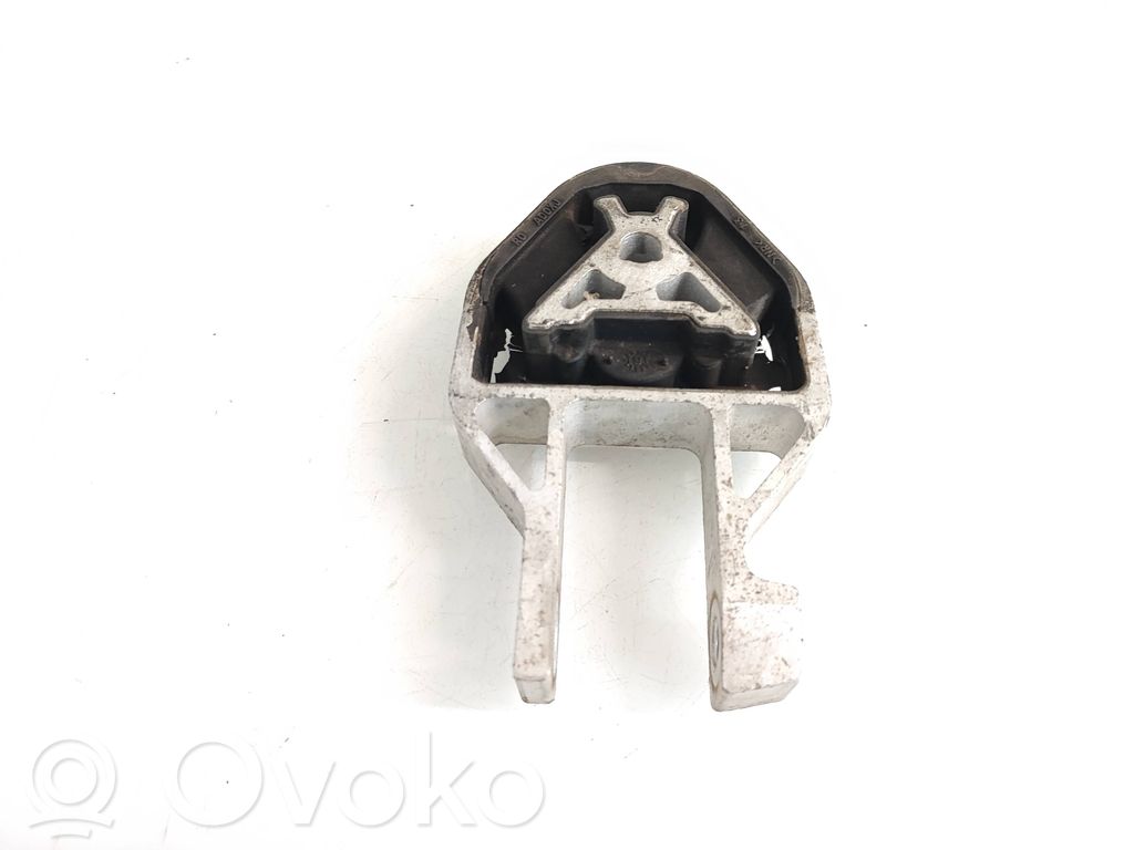 Volvo XC40 Engine mount bracket 