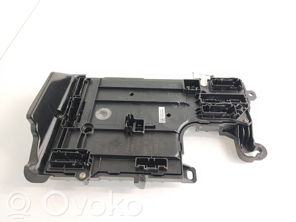 Tesla Model 3 Komforta modulis 