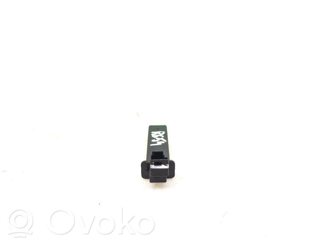 Tesla Model Y Innentemperatursensor 
