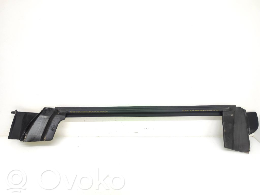 Tesla Model 3 Listwa / Uszczelka szyby drzwi tylnych 