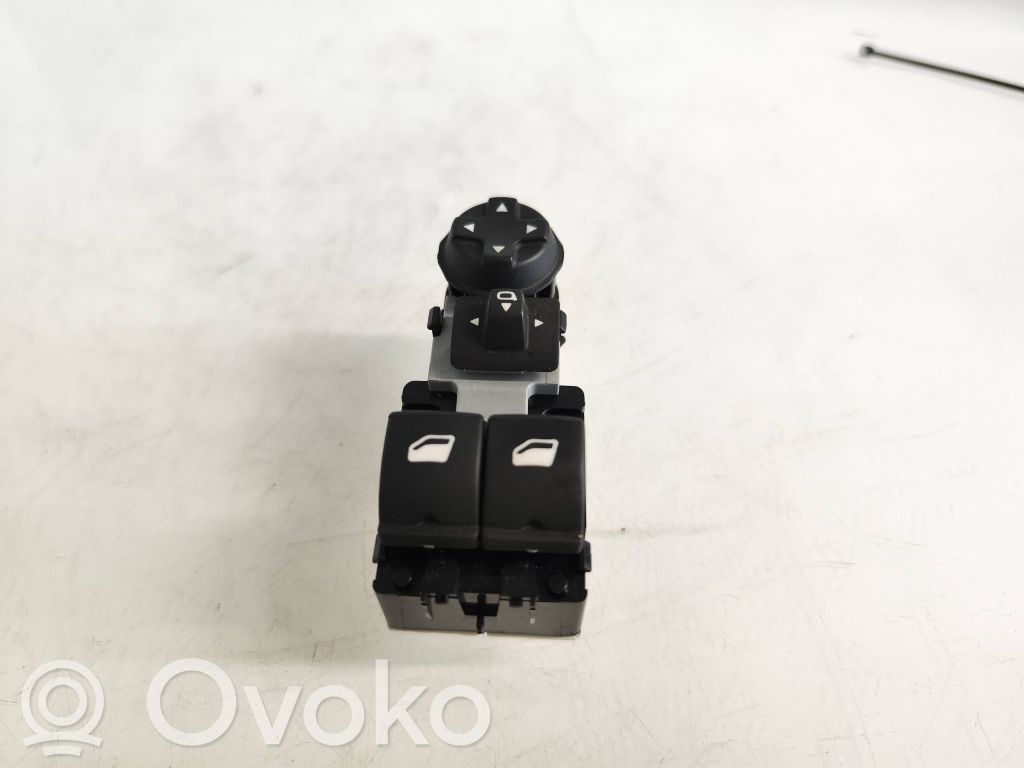 Opel Vivaro Electric window control switch 