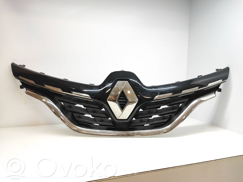 Renault Captur II Front bumper upper radiator grill 