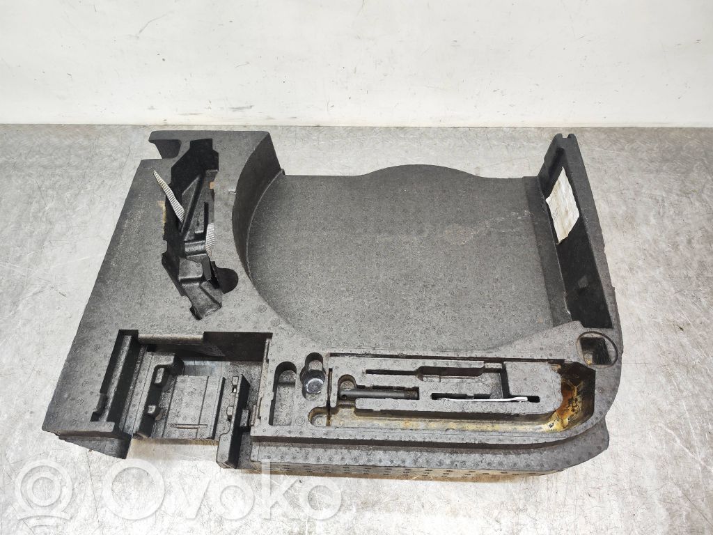Tool box   8J0864501F