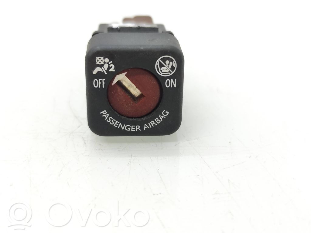 Passenger airbag on/off switch   9641391277